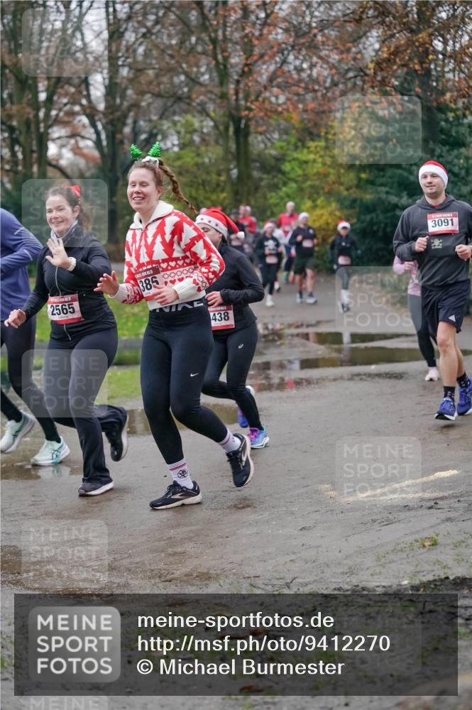 07.12.2025 - St. Pauli X-Mass-Run No. 15 Michael Burmester http://msf.ph/oto/9412270 07.12.2025 10:01:19 Laufen 2565, 385, 438, 3091 meine-sportfotos.de