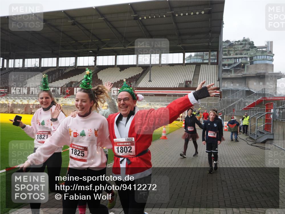 07.12.2025 - St. Pauli X-Mass-Run No. 15 Fabian Wolf http://msf.ph/oto/9412272 07.12.2025 11:16:18 Ziel 1800, 1802, 1821, 1825, 2195, 2464, 3241, 3256, 3326 meine-sportfotos.de