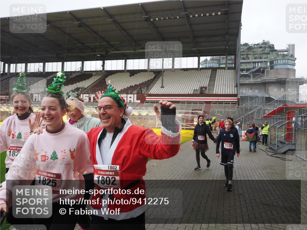 07.12.2025 - St. Pauli X-Mass-Run No. 15 Fabian Wolf http://msf.ph/oto/9412275 07.12.2025 11:16:18 Ziel 1800, 1802, 1821, 1825, 2195, 2464, 3241, 3256, 3326 meine-sportfotos.de