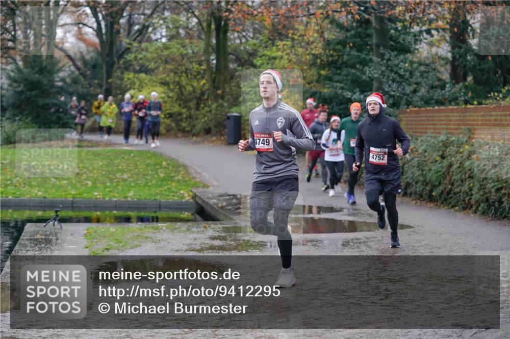 07.12.2025 - St. Pauli X-Mass-Run No. 15 Michael Burmester http://msf.ph/oto/9412295 07.12.2025 11:43:46 Laufen 4749, 4752 meine-sportfotos.de