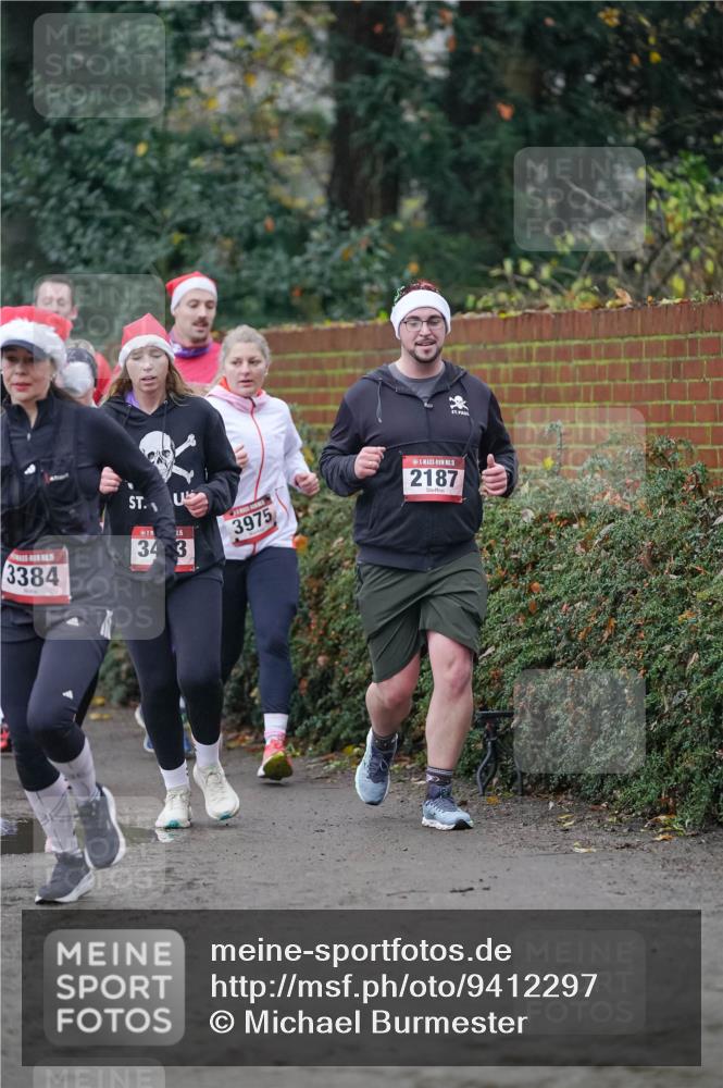 07.12.2025 - St. Pauli X-Mass-Run No. 15 Michael Burmester http://msf.ph/oto/9412297 07.12.2025 10:01:24 Laufen 3384, 15, 34, 3, 3975, 15, 2187 meine-sportfotos.de