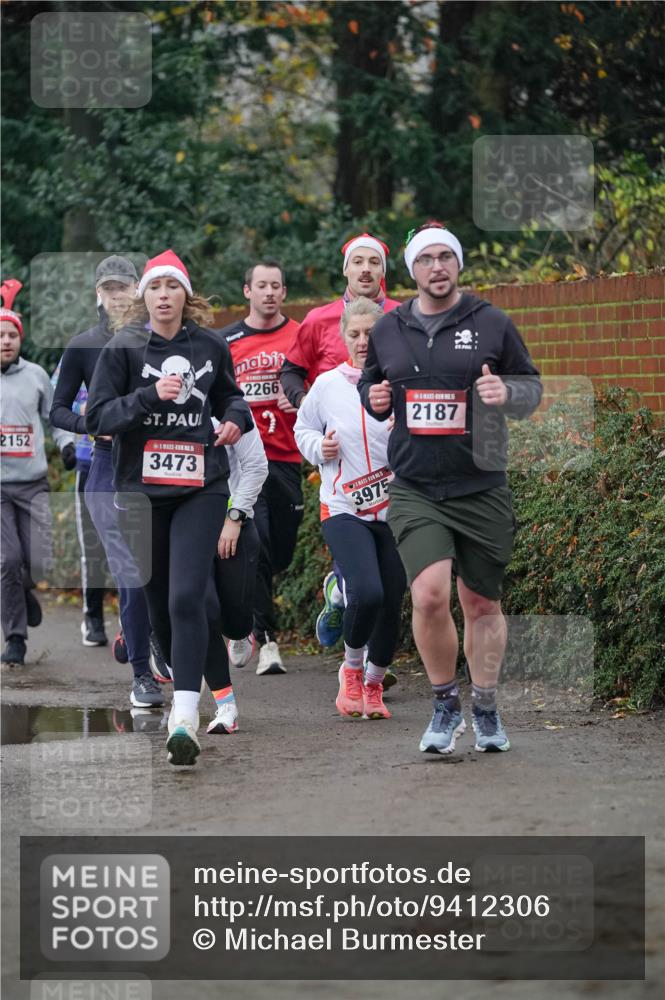 07.12.2025 - St. Pauli X-Mass-Run No. 15 Michael Burmester http://msf.ph/oto/9412306 07.12.2025 10:01:25 Laufen 2152, 3473, 2266, 2187, 3975 meine-sportfotos.de