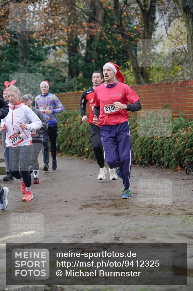 07.12.2025 - St. Pauli X-Mass-Run No. 15 Michael Burmester http://msf.ph/oto/9412325 07.12.2025 10:01:27 Laufen 3975, 40, 9702020, 1997, 169, 2185 meine-sportfotos.de