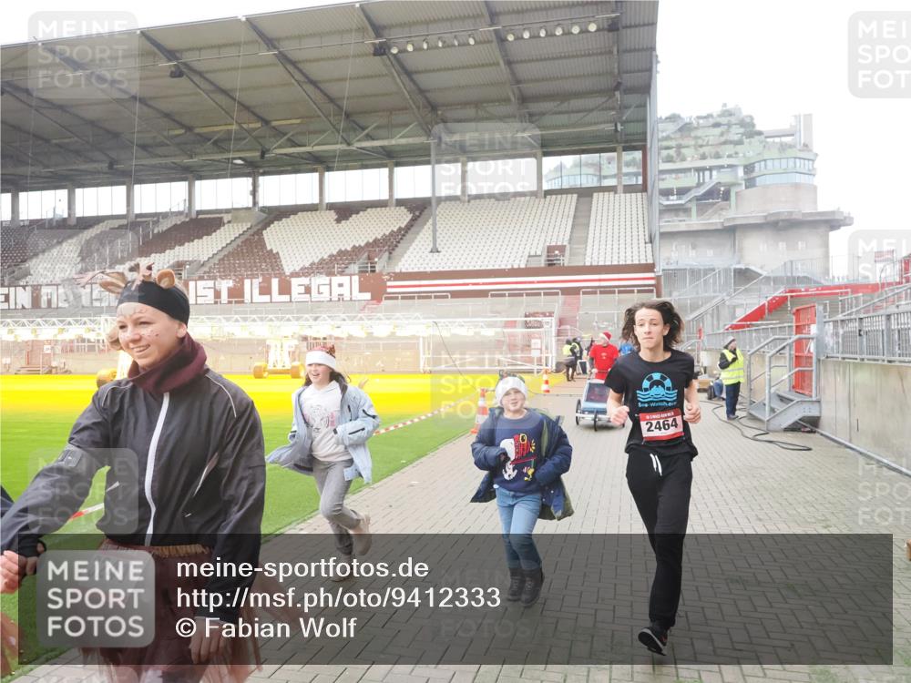 07.12.2025 - St. Pauli X-Mass-Run No. 15 Fabian Wolf http://msf.ph/oto/9412333 07.12.2025 11:16:24 Ziel 1800, 1802, 3241, 3256 meine-sportfotos.de