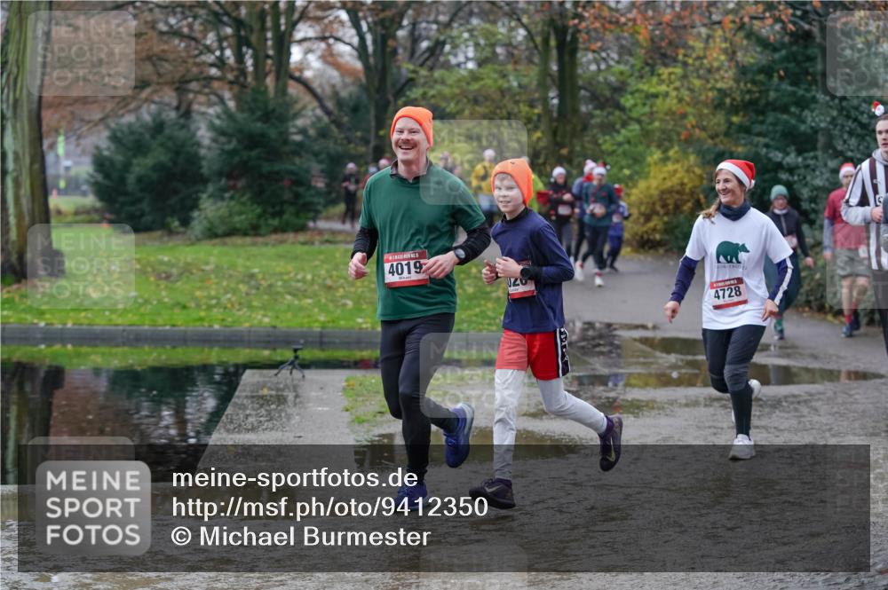 07.12.2025 - St. Pauli X-Mass-Run No. 15 Michael Burmester http://msf.ph/oto/9412350 07.12.2025 11:43:51 Laufen 15, 4019, 20, 4728 meine-sportfotos.de