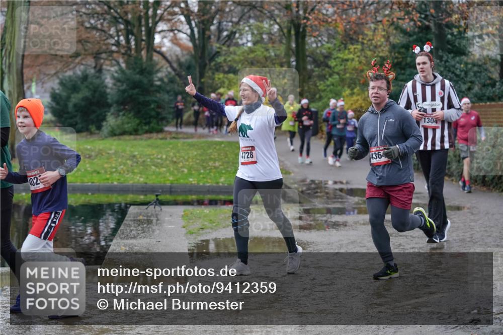 07.12.2025 - St. Pauli X-Mass-Run No. 15 Michael Burmester http://msf.ph/oto/9412359 07.12.2025 11:43:52 Laufen 402, 4728, 4364, 1304 meine-sportfotos.de