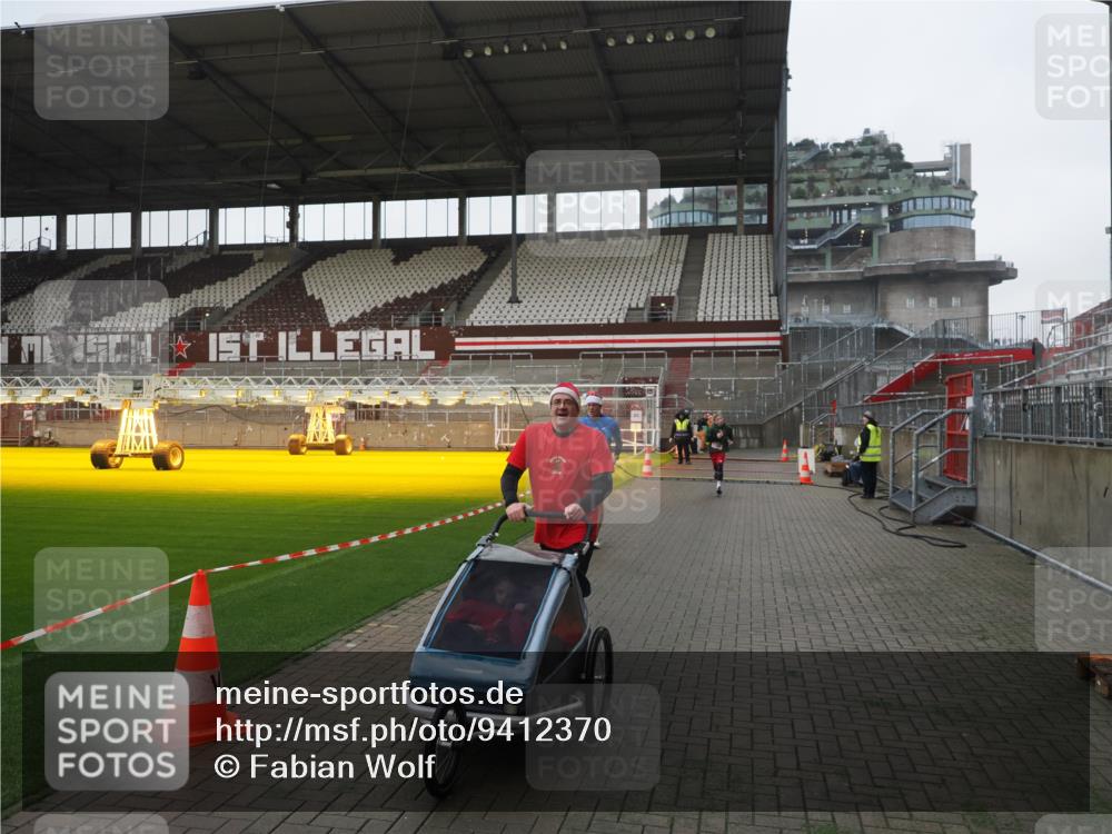 07.12.2025 - St. Pauli X-Mass-Run No. 15 Fabian Wolf http://msf.ph/oto/9412370 07.12.2025 11:16:29 Ziel 1017, 1350 meine-sportfotos.de