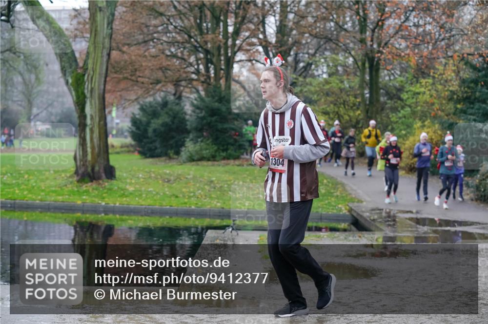 07.12.2025 - St. Pauli X-Mass-Run No. 15 Michael Burmester http://msf.ph/oto/9412377 07.12.2025 11:43:53 Laufen 1304 meine-sportfotos.de