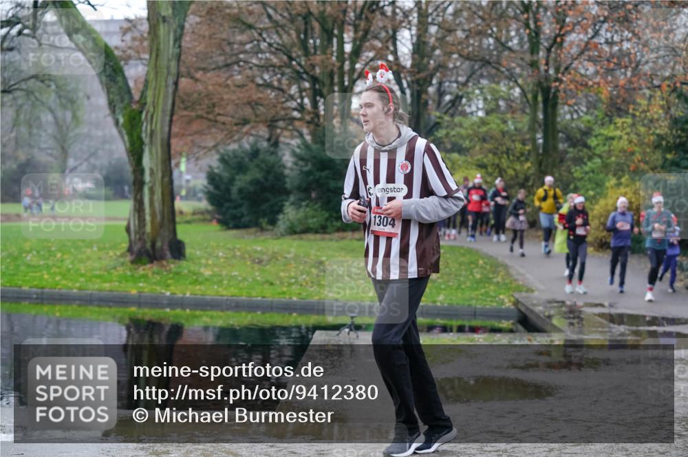 07.12.2025 - St. Pauli X-Mass-Run No. 15 Michael Burmester http://msf.ph/oto/9412380 07.12.2025 11:43:54 Laufen 1304 meine-sportfotos.de