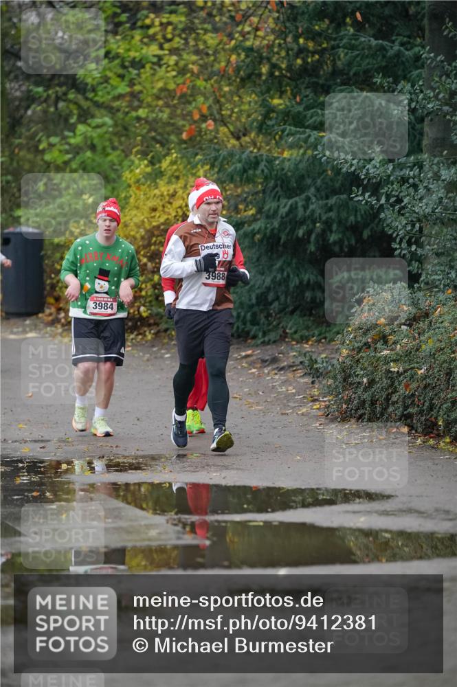 07.12.2025 - St. Pauli X-Mass-Run No. 15 Michael Burmester http://msf.ph/oto/9412381 07.12.2025 10:01:36 Laufen 3984, 3988 meine-sportfotos.de