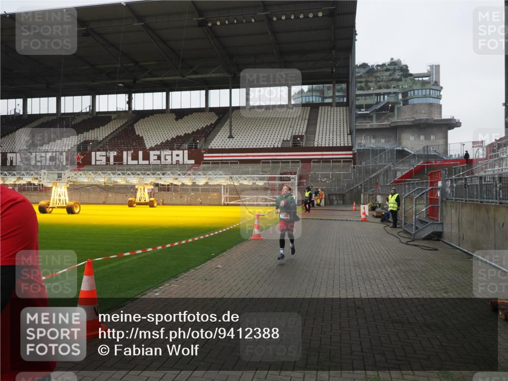 07.12.2025 - St. Pauli X-Mass-Run No. 15 Fabian Wolf http://msf.ph/oto/9412388 07.12.2025 11:16:31 Ziel 1017, 1350 meine-sportfotos.de