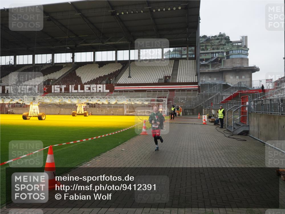 07.12.2025 - St. Pauli X-Mass-Run No. 15 Fabian Wolf http://msf.ph/oto/9412391 07.12.2025 11:16:32 Ziel 1017, 1350 meine-sportfotos.de
