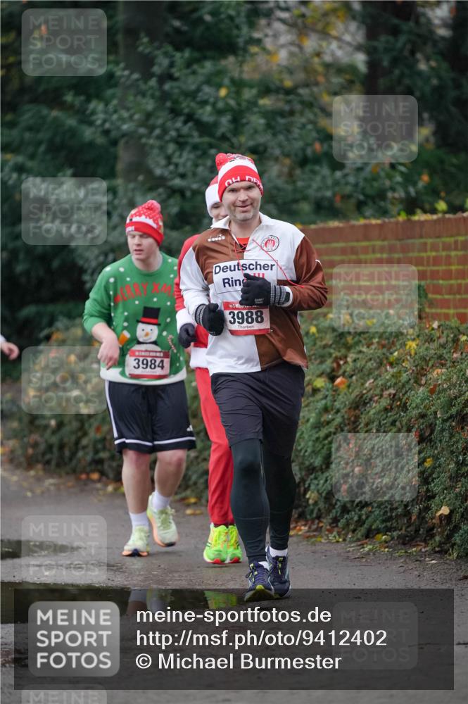 07.12.2025 - St. Pauli X-Mass-Run No. 15 Michael Burmester http://msf.ph/oto/9412402 07.12.2025 10:01:40 Laufen 3984, 3988 meine-sportfotos.de