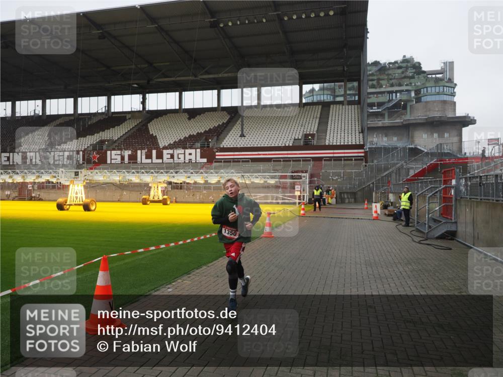 07.12.2025 - St. Pauli X-Mass-Run No. 15 Fabian Wolf http://msf.ph/oto/9412404 07.12.2025 11:16:32 Ziel 1017, 1350 meine-sportfotos.de