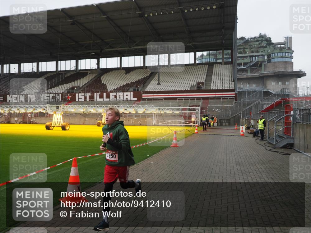 07.12.2025 - St. Pauli X-Mass-Run No. 15 Fabian Wolf http://msf.ph/oto/9412410 07.12.2025 11:16:33 Ziel 1017, 1350 meine-sportfotos.de