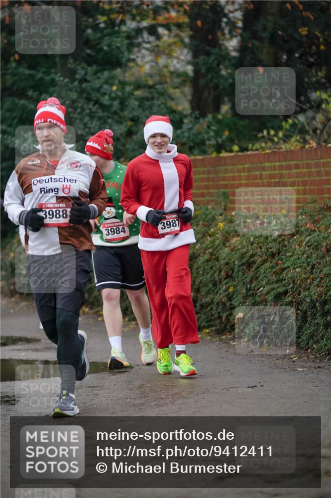 07.12.2025 - St. Pauli X-Mass-Run No. 15 Michael Burmester http://msf.ph/oto/9412411 07.12.2025 10:01:41 Laufen 3988, 3984, 3987 meine-sportfotos.de