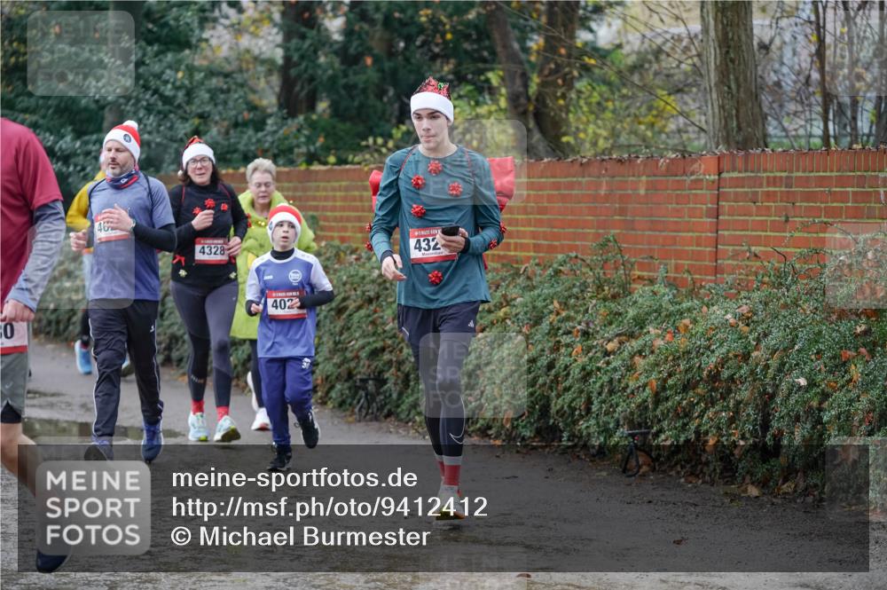 07.12.2025 - St. Pauli X-Mass-Run No. 15 Michael Burmester http://msf.ph/oto/9412412 07.12.2025 11:43:59 Laufen 46, 4328, 402, 432 meine-sportfotos.de