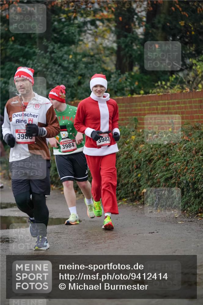 07.12.2025 - St. Pauli X-Mass-Run No. 15 Michael Burmester http://msf.ph/oto/9412414 07.12.2025 10:01:41 Laufen 3960, 3984, 3987 meine-sportfotos.de