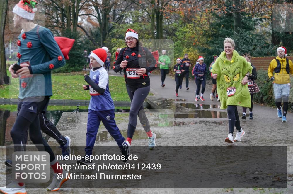 07.12.2025 - St. Pauli X-Mass-Run No. 15 Michael Burmester http://msf.ph/oto/9412439 07.12.2025 11:44:03 Laufen 30, 432, 1303, 173 meine-sportfotos.de