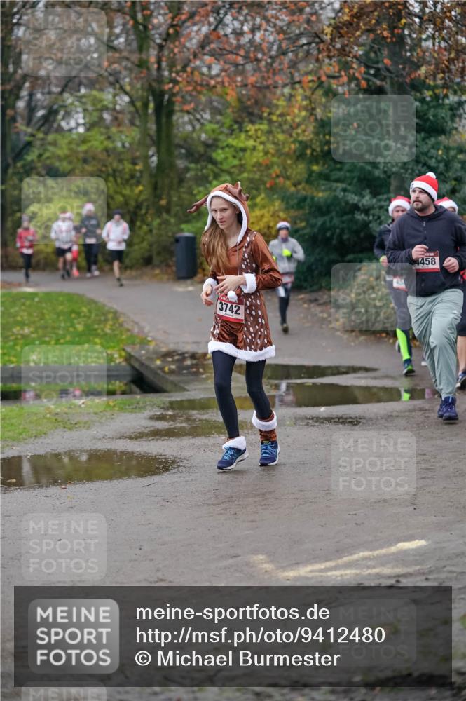 07.12.2025 - St. Pauli X-Mass-Run No. 15 Michael Burmester http://msf.ph/oto/9412480 07.12.2025 10:01:47 Laufen 3742, 4458 meine-sportfotos.de