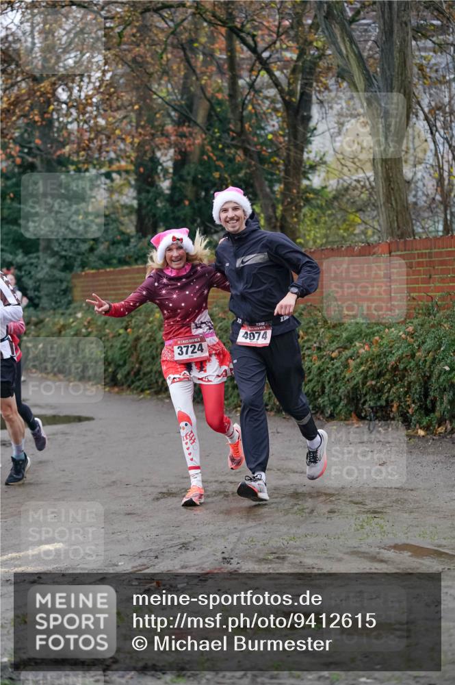 07.12.2025 - St. Pauli X-Mass-Run No. 15 Michael Burmester http://msf.ph/oto/9412615 07.12.2025 10:02:00 Laufen 25, 3724, 1212, 4074 meine-sportfotos.de