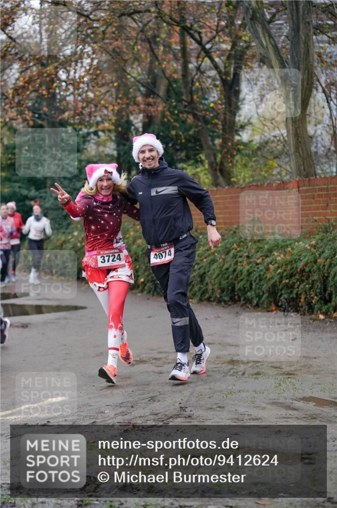 07.12.2025 - St. Pauli X-Mass-Run No. 15 Michael Burmester http://msf.ph/oto/9412624 07.12.2025 10:02:00 Laufen 1157, 3724, 40, 4074 meine-sportfotos.de
