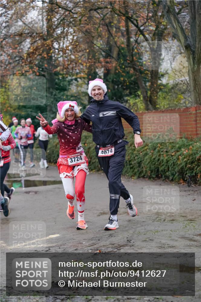 07.12.2025 - St. Pauli X-Mass-Run No. 15 Michael Burmester http://msf.ph/oto/9412627 07.12.2025 10:02:00 Laufen 3724, 23, 4074, 36 meine-sportfotos.de