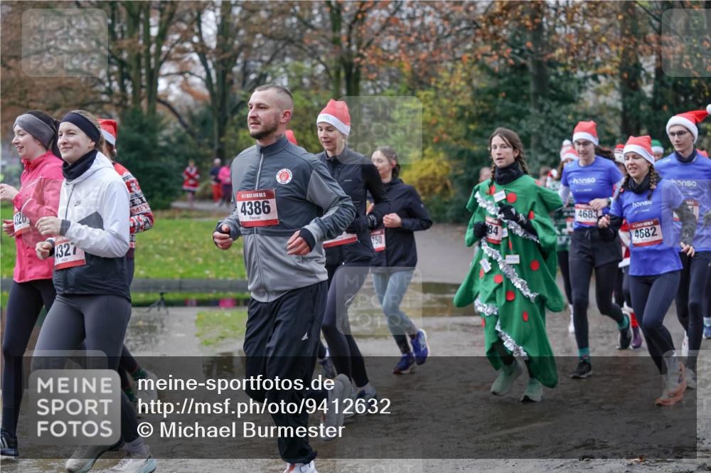 07.12.2025 - St. Pauli X-Mass-Run No. 15 Michael Burmester http://msf.ph/oto/9412632 07.12.2025 11:44:22 Laufen 327, 15, 4386, 750, 84, 4683, 4682 meine-sportfotos.de