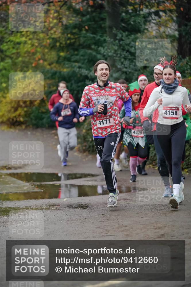 07.12.2025 - St. Pauli X-Mass-Run No. 15 Michael Burmester http://msf.ph/oto/9412660 07.12.2025 10:02:04 Laufen 15, 4171, 22, 4479, 15, 4158 meine-sportfotos.de