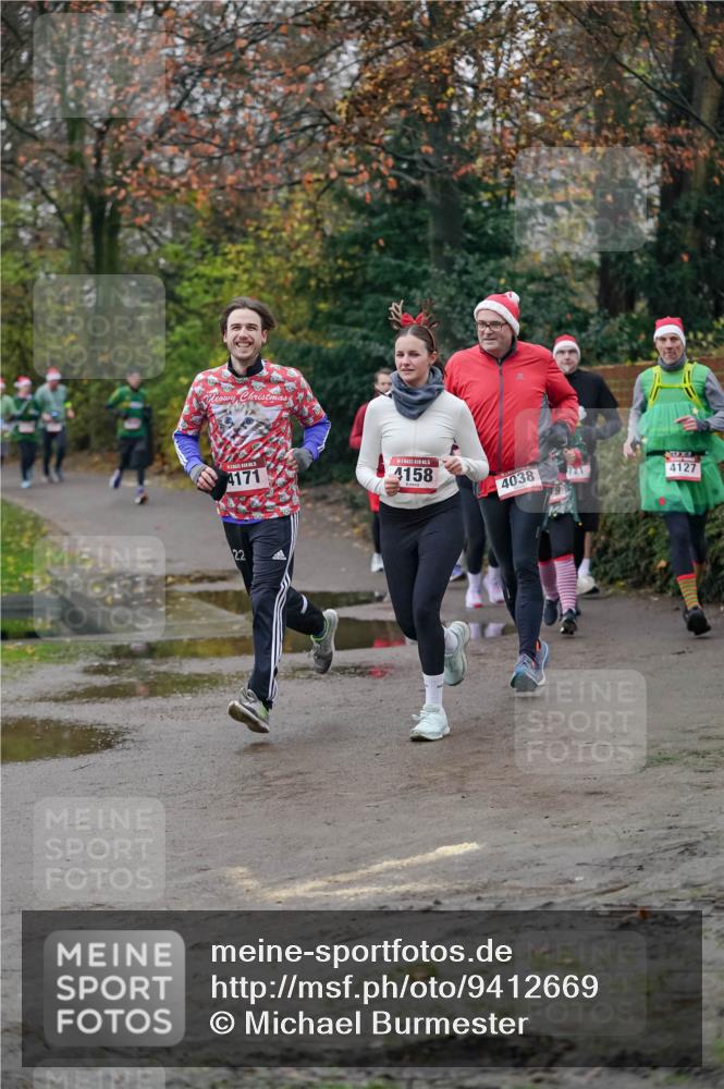 07.12.2025 - St. Pauli X-Mass-Run No. 15 Michael Burmester http://msf.ph/oto/9412669 07.12.2025 10:02:05 Laufen 4171, 4158, 4038, 721, 4127, 22 meine-sportfotos.de