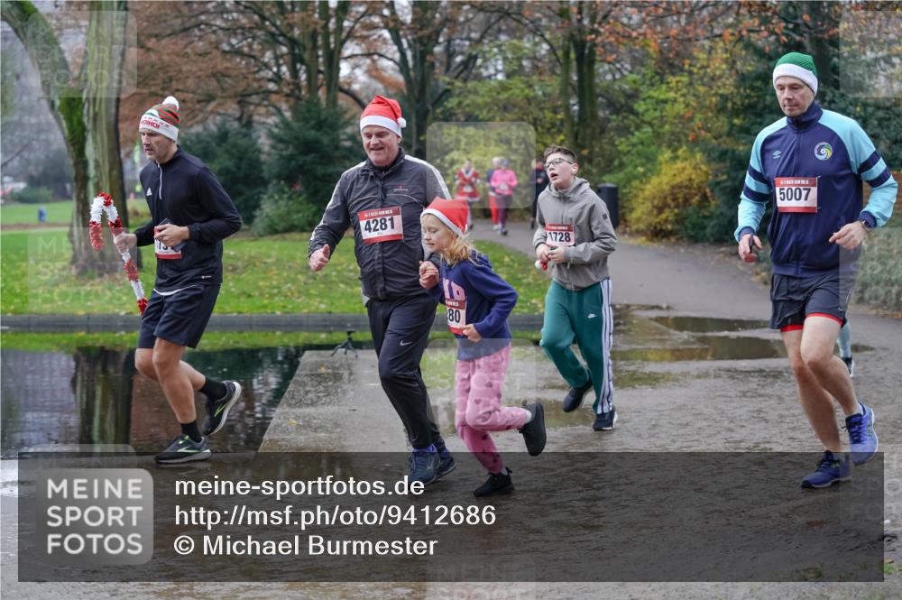 07.12.2025 - St. Pauli X-Mass-Run No. 15 Michael Burmester http://msf.ph/oto/9412686 07.12.2025 11:44:26 Laufen 4281, 80, 1728, 5007 meine-sportfotos.de