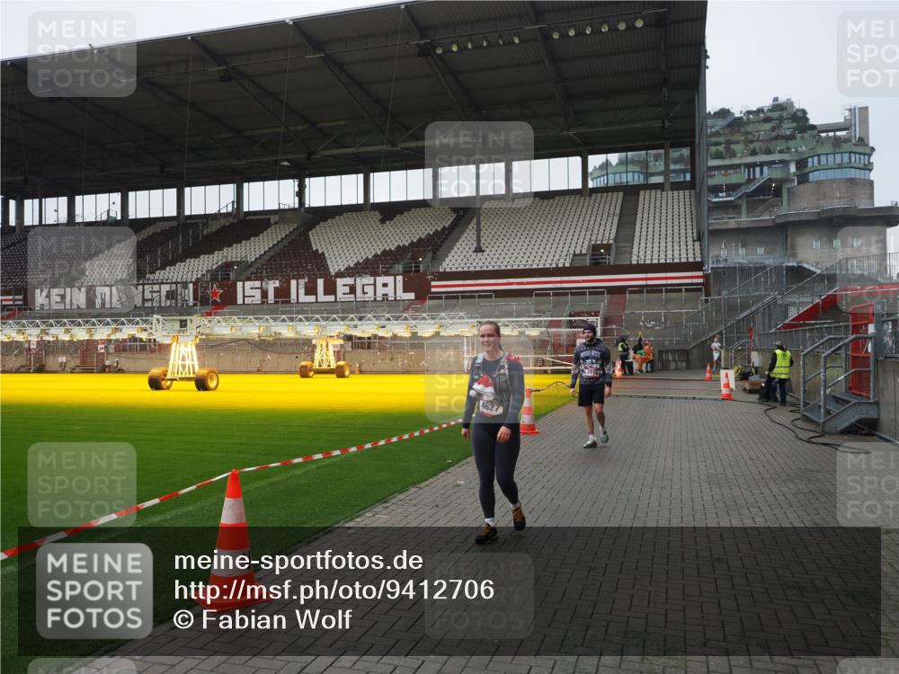07.12.2025 - St. Pauli X-Mass-Run No. 15 Fabian Wolf http://msf.ph/oto/9412706 07.12.2025 11:17:55 Ziel 2915, 4627 meine-sportfotos.de