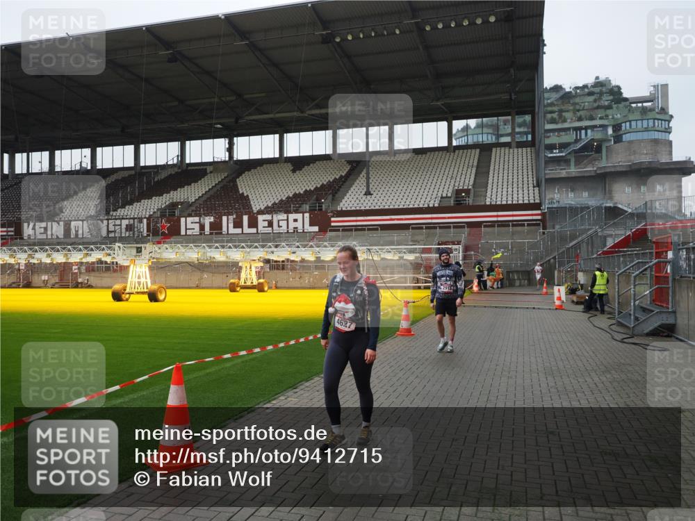 07.12.2025 - St. Pauli X-Mass-Run No. 15 Fabian Wolf http://msf.ph/oto/9412715 07.12.2025 11:17:55 Ziel 2915, 4627 meine-sportfotos.de