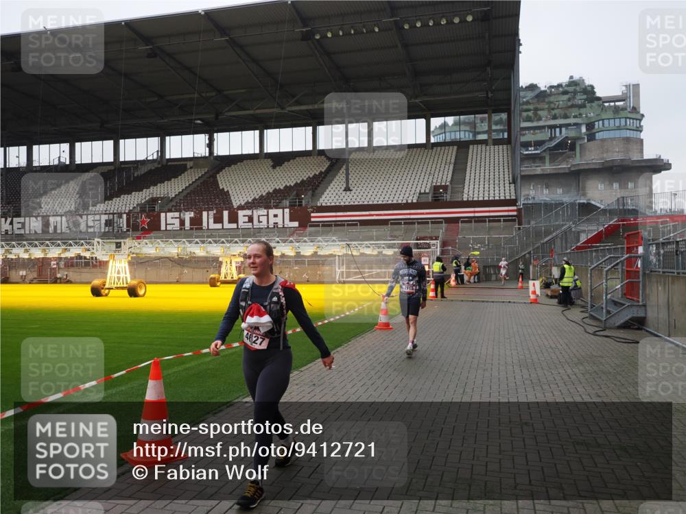 07.12.2025 - St. Pauli X-Mass-Run No. 15 Fabian Wolf http://msf.ph/oto/9412721 07.12.2025 11:17:56 Ziel 2915, 4627 meine-sportfotos.de