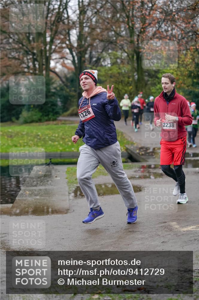 07.12.2025 - St. Pauli X-Mass-Run No. 15 Michael Burmester http://msf.ph/oto/9412729 07.12.2025 10:02:10 Laufen 1326, 2238 meine-sportfotos.de