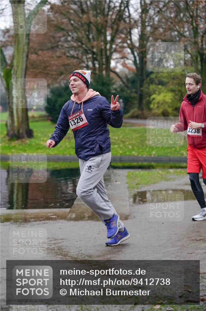 07.12.2025 - St. Pauli X-Mass-Run No. 15 Michael Burmester http://msf.ph/oto/9412738 07.12.2025 10:02:11 Laufen 15, 1326, 2238 meine-sportfotos.de
