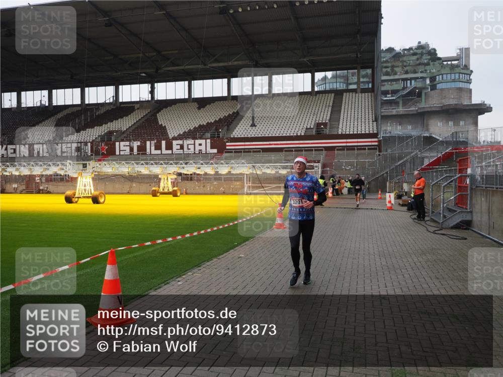 07.12.2025 - St. Pauli X-Mass-Run No. 15 Fabian Wolf http://msf.ph/oto/9412873 07.12.2025 11:18:16 Ziel 1325, 1348, 2045, 3201, 3221, 3304, 3327 meine-sportfotos.de