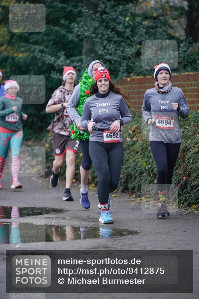 07.12.2025 - St. Pauli X-Mass-Run No. 15 Michael Burmester http://msf.ph/oto/9412875 07.12.2025 10:02:27 Laufen 15, 4694, 2184, 4692 meine-sportfotos.de