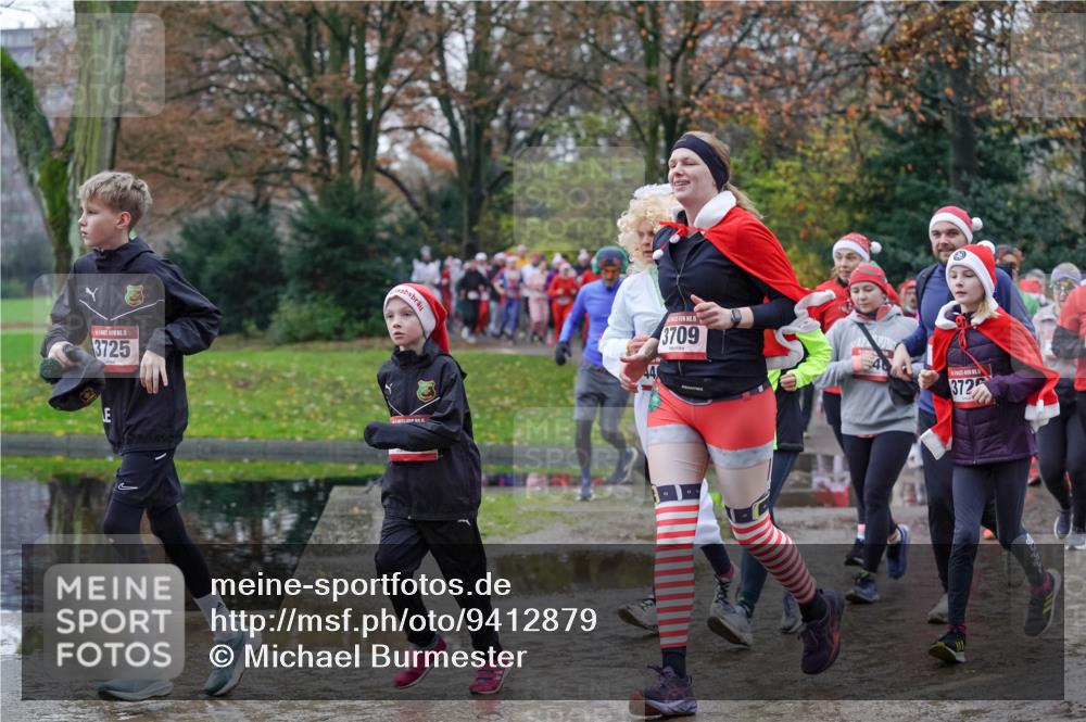 07.12.2025 - St. Pauli X-Mass-Run No. 15 Michael Burmester http://msf.ph/oto/9412879 07.12.2025 11:44:54 Laufen 3725, 3709, 372 meine-sportfotos.de
