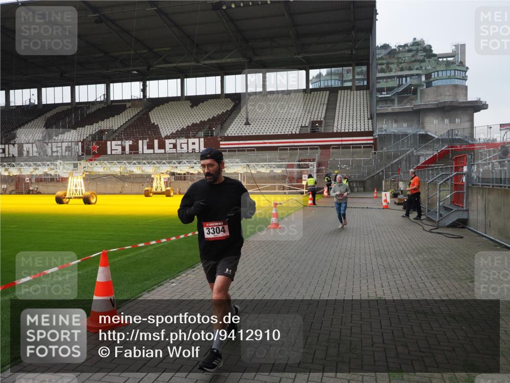07.12.2025 - St. Pauli X-Mass-Run No. 15 Fabian Wolf http://msf.ph/oto/9412910 07.12.2025 11:18:20 Ziel 1325, 1348, 2045, 3201, 3304, 3327 meine-sportfotos.de