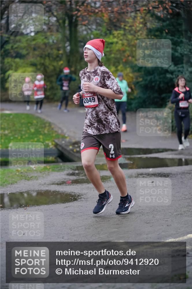 07.12.2025 - St. Pauli X-Mass-Run No. 15 Michael Burmester http://msf.ph/oto/9412920 07.12.2025 10:02:32 Laufen 2049, 2 meine-sportfotos.de