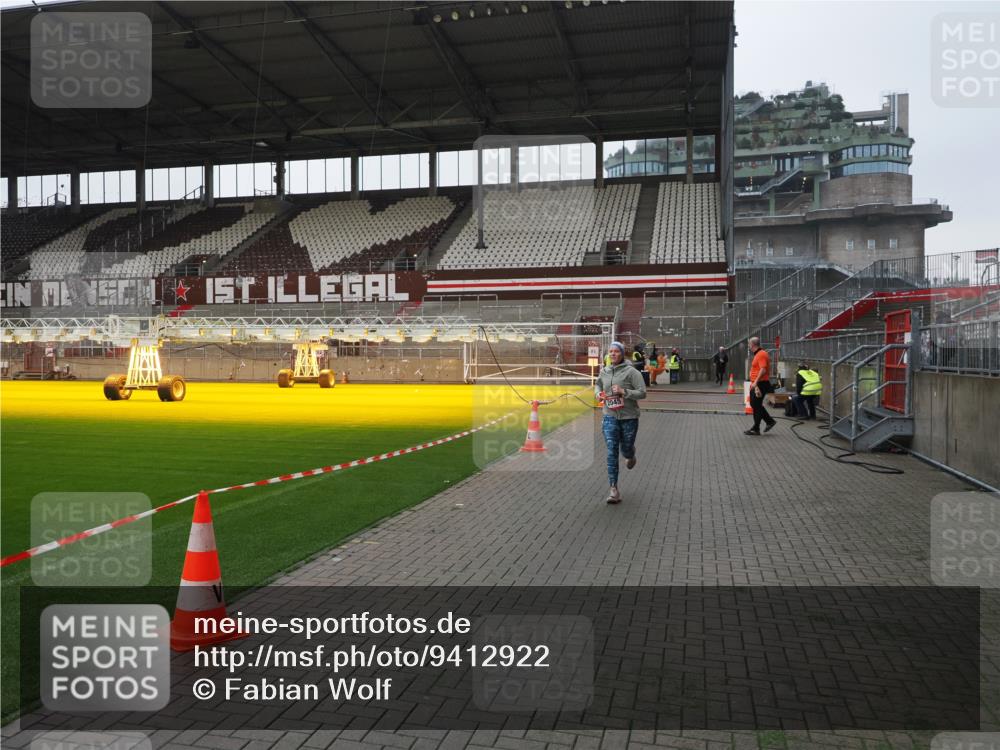 07.12.2025 - St. Pauli X-Mass-Run No. 15 Fabian Wolf http://msf.ph/oto/9412922 07.12.2025 11:18:21 Ziel 1325, 1348, 2045, 3201, 3304 meine-sportfotos.de