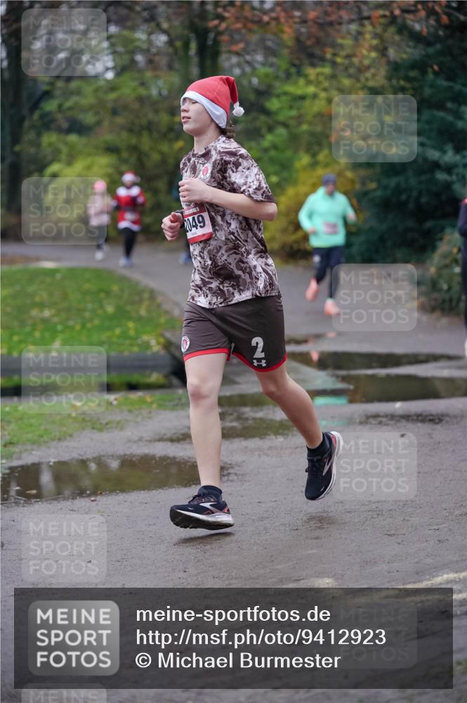07.12.2025 - St. Pauli X-Mass-Run No. 15 Michael Burmester http://msf.ph/oto/9412923 07.12.2025 10:02:32 Laufen 2049, 2 meine-sportfotos.de