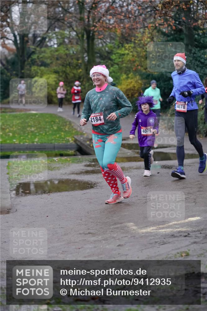 07.12.2025 - St. Pauli X-Mass-Run No. 15 Michael Burmester http://msf.ph/oto/9412935 07.12.2025 10:02:33 Laufen 2184, 4079, 4078 meine-sportfotos.de