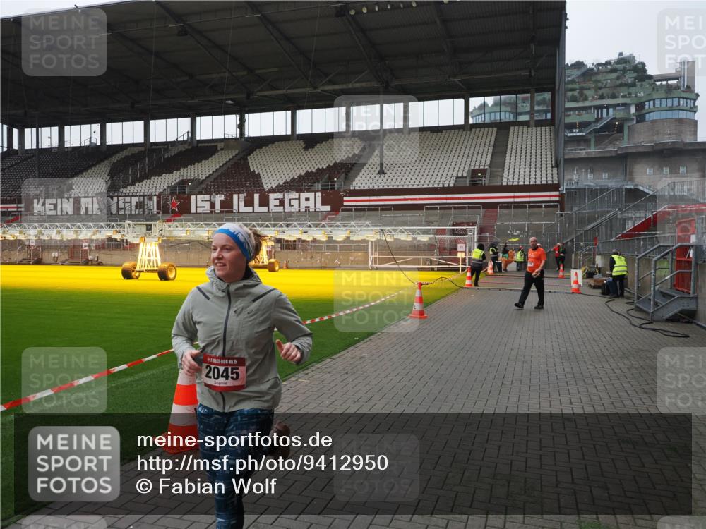 07.12.2025 - St. Pauli X-Mass-Run No. 15 Fabian Wolf http://msf.ph/oto/9412950 07.12.2025 11:18:23 Ziel 1348, 2045, 3201, 3304 meine-sportfotos.de