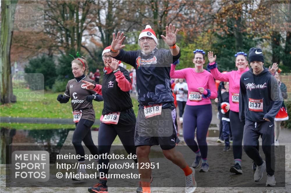 07.12.2025 - St. Pauli X-Mass-Run No. 15 Michael Burmester http://msf.ph/oto/9412951 07.12.2025 11:44:59 Laufen 4021, 3819, 3818, 1580, 20, 158, 3137 meine-sportfotos.de