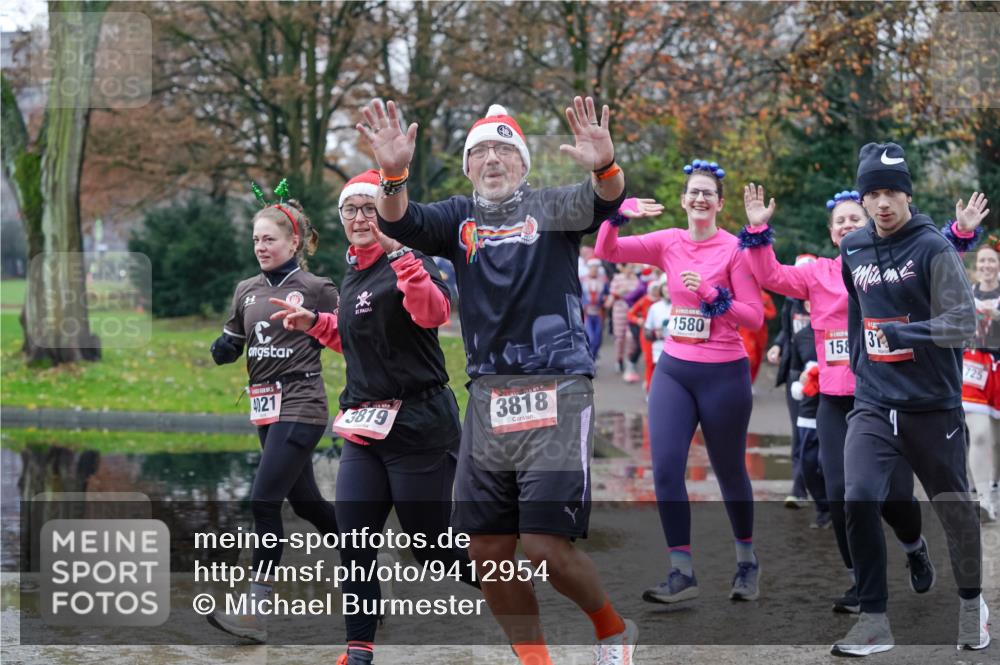 07.12.2025 - St. Pauli X-Mass-Run No. 15 Michael Burmester http://msf.ph/oto/9412954 07.12.2025 11:44:59 Laufen 4021, 3819, 3818, 1580, 1, 158, 3, 725 meine-sportfotos.de