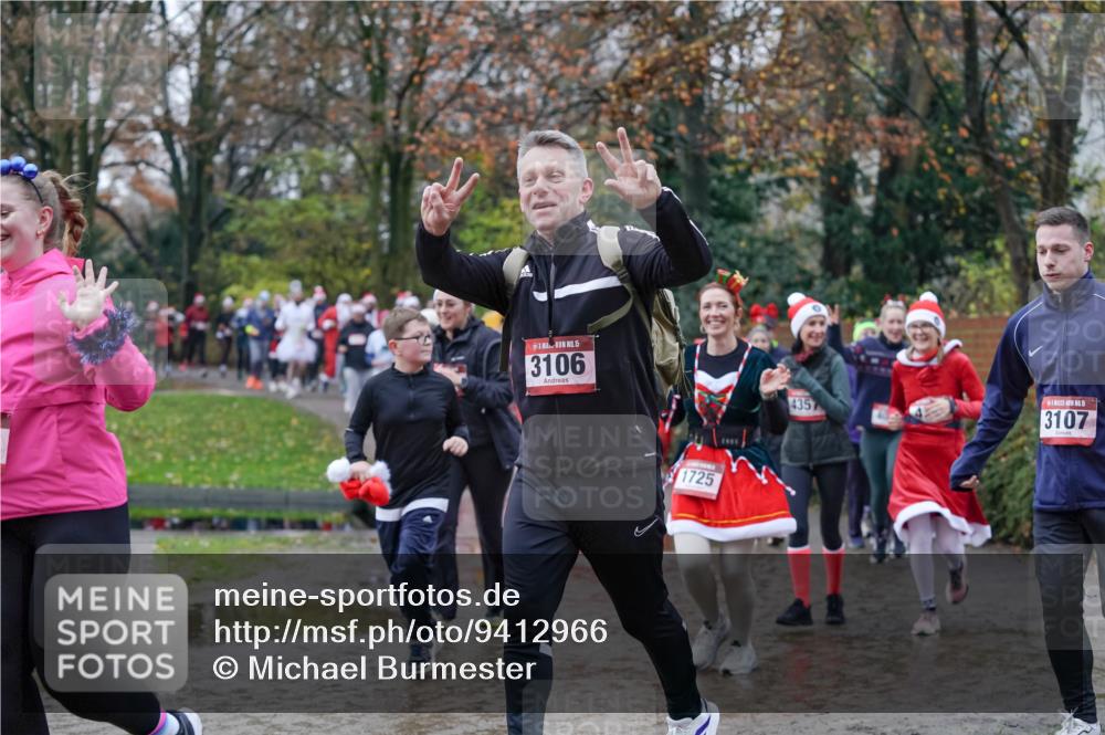 07.12.2025 - St. Pauli X-Mass-Run No. 15 Michael Burmester http://msf.ph/oto/9412966 07.12.2025 11:45:01 Laufen 15, 3106, 1725, 1111, 4357, 15, 3107 meine-sportfotos.de