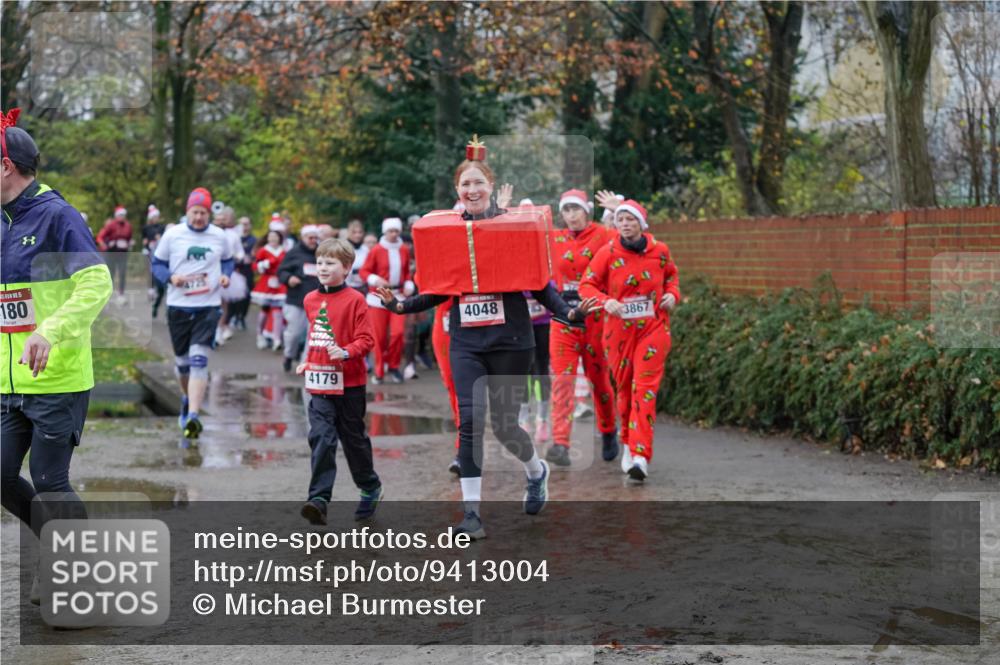 07.12.2025 - St. Pauli X-Mass-Run No. 15 Michael Burmester http://msf.ph/oto/9413004 07.12.2025 11:45:06 Laufen 15, 180, 4179, 4048, 3867 meine-sportfotos.de