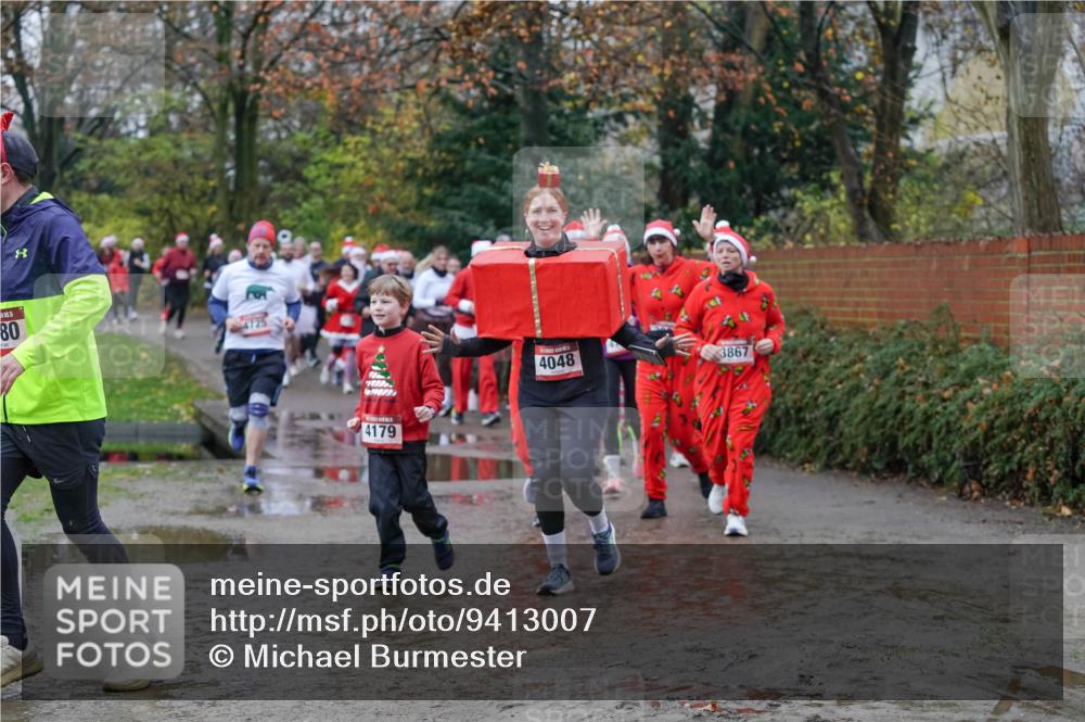 07.12.2025 - St. Pauli X-Mass-Run No. 15 Michael Burmester http://msf.ph/oto/9413007 07.12.2025 11:45:06 Laufen 5, 80, 8, 4725, 4179, 4048, 3867 meine-sportfotos.de